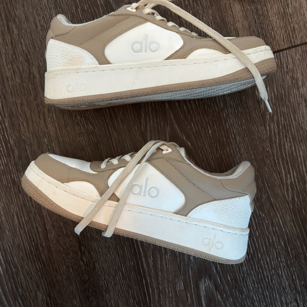 Alo Yoga 01 Classic Sneakers - Picture 4 of 7